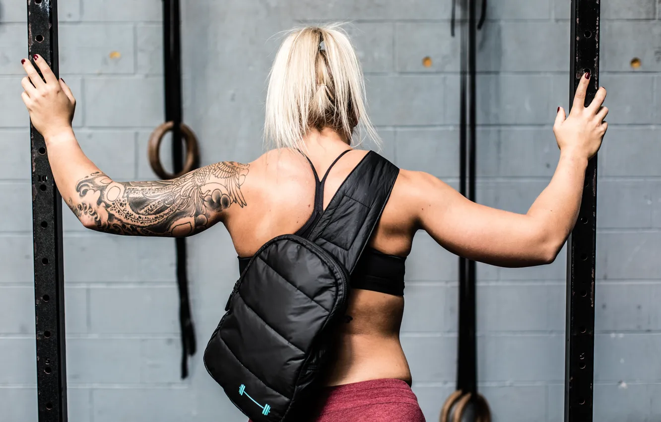 Фото обои sport, lifestyle, tattoo, blonde, backpack