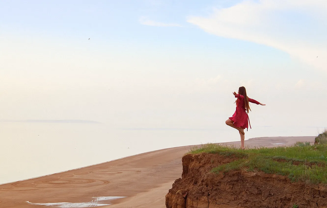 Фото обои море, девушка, поза, побережье, платье, Алексей Лозгачёв