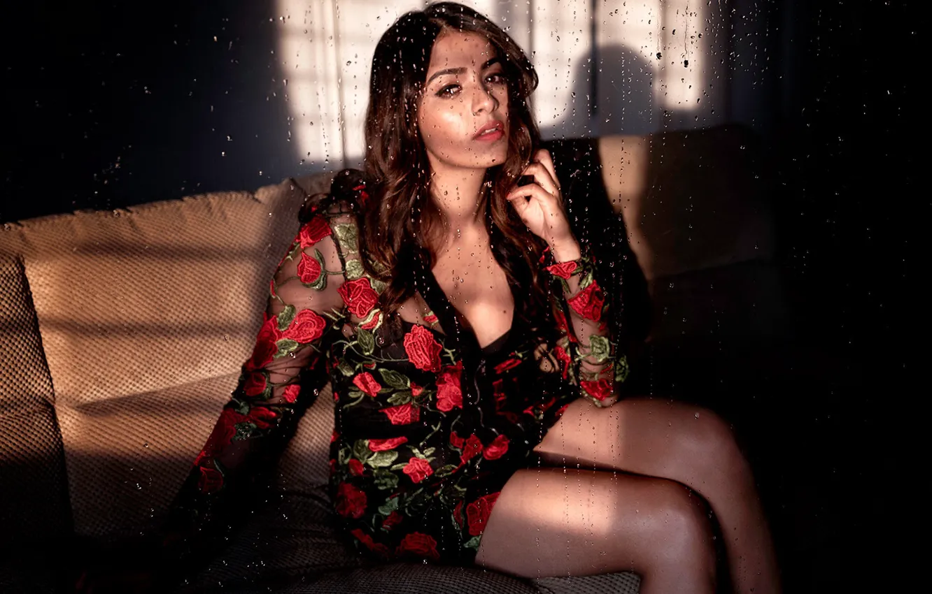 Фото обои girl, beautiful, model, indian, actress, celebrity, bollywood, girl on sofa