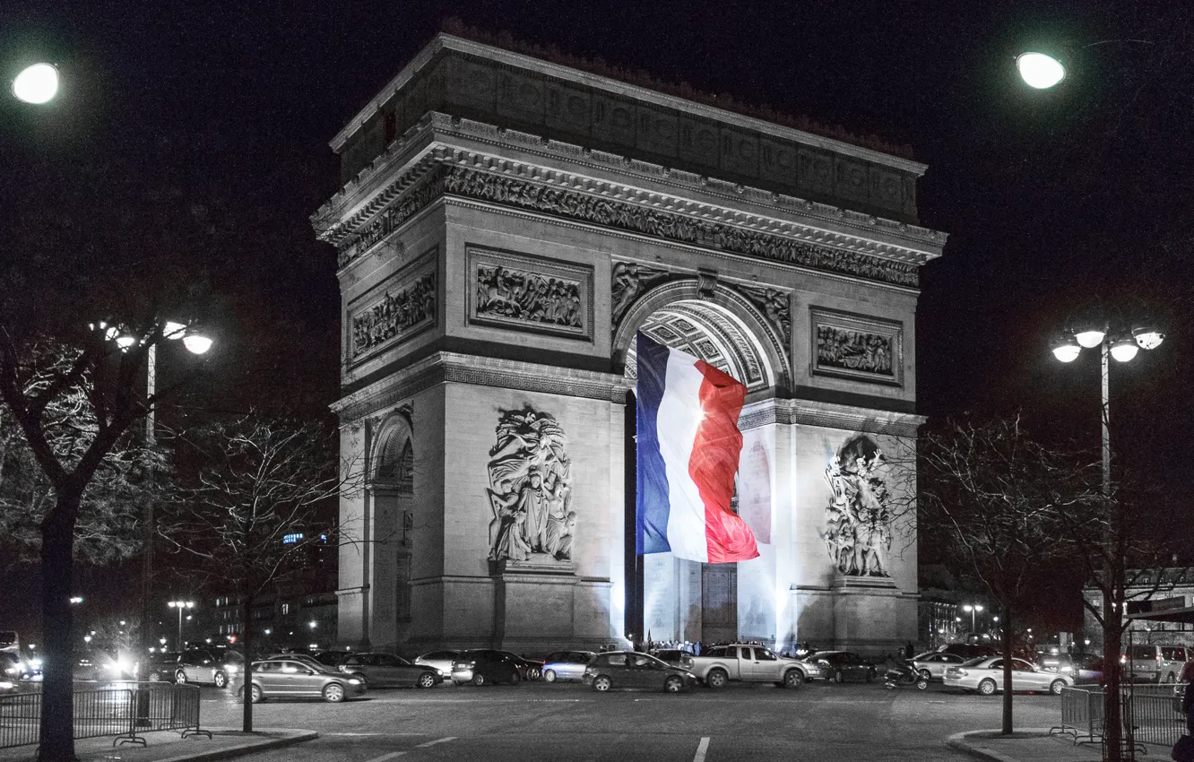 Фото обои ночь, огни, Франция, Париж, флаг, триумфальная арка