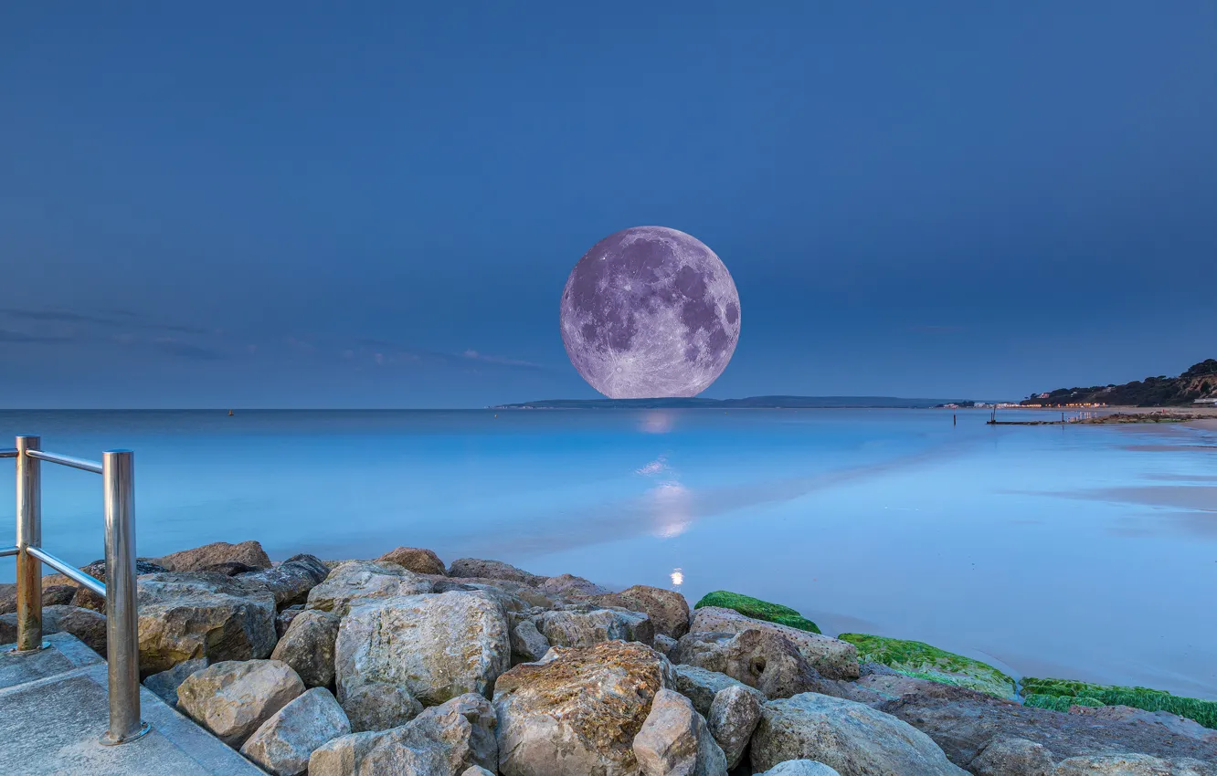 Фото обои море, пляж, ночь, синева, камни, луна, берег, побережье