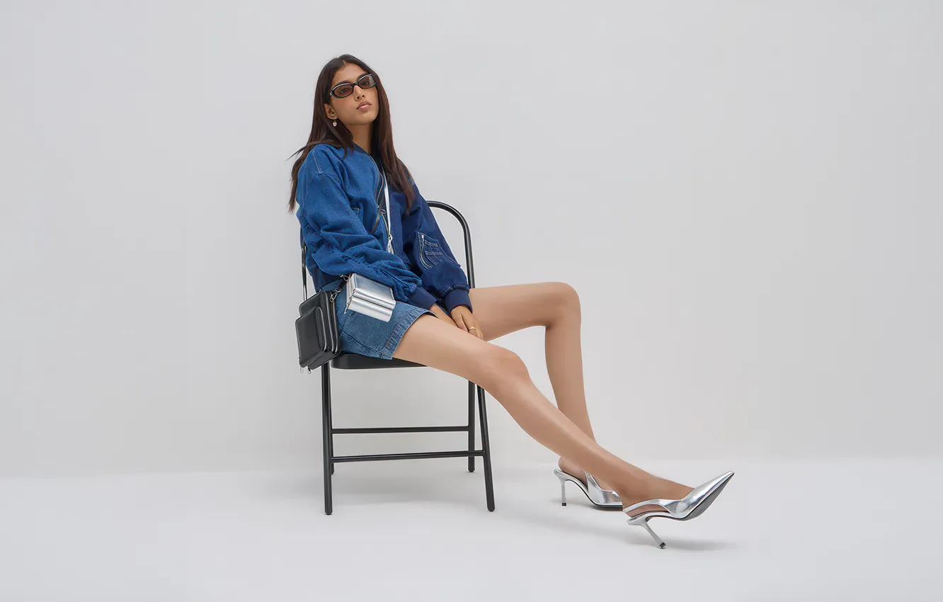 Фото обои girl, chair, sitting, jacket, denim