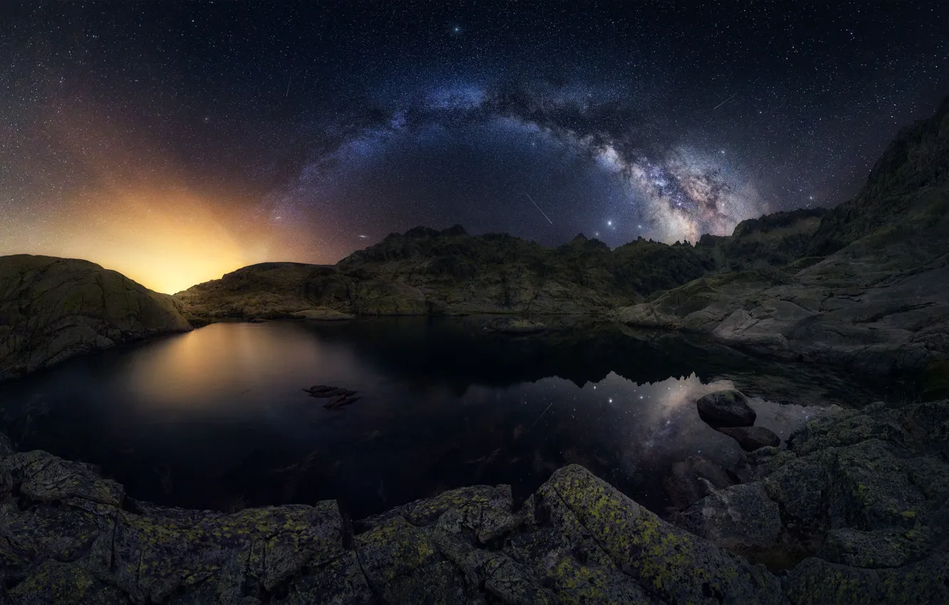 Фото обои горы, озеро, отражение, метеор, Млечный Путь, mountains, lake, reflection