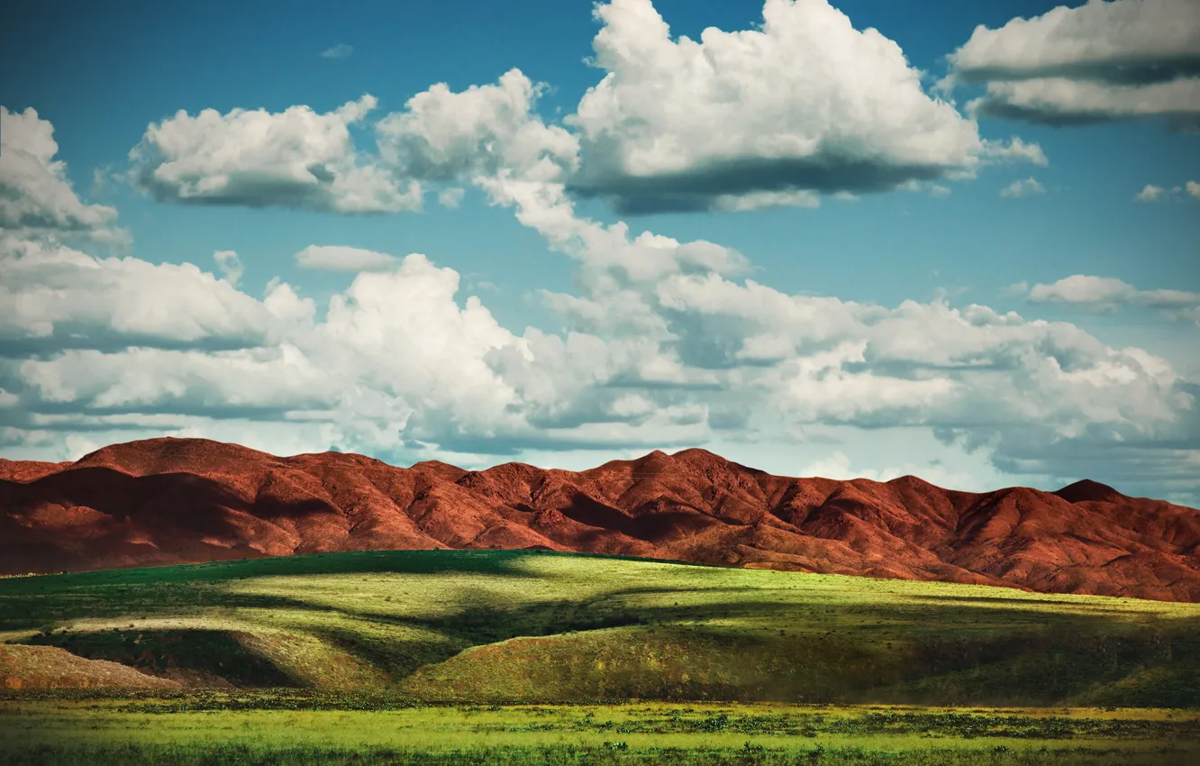 Фото обои поле, небо, трава, облака, горы