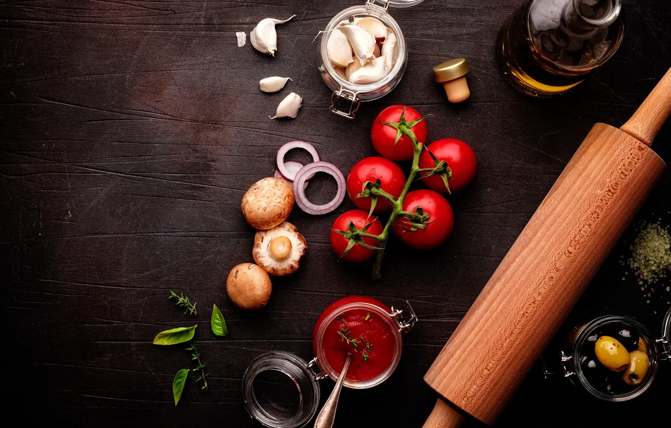 Фото обои грибы, помидоры, оливки, кетчуп, специи, чеснок