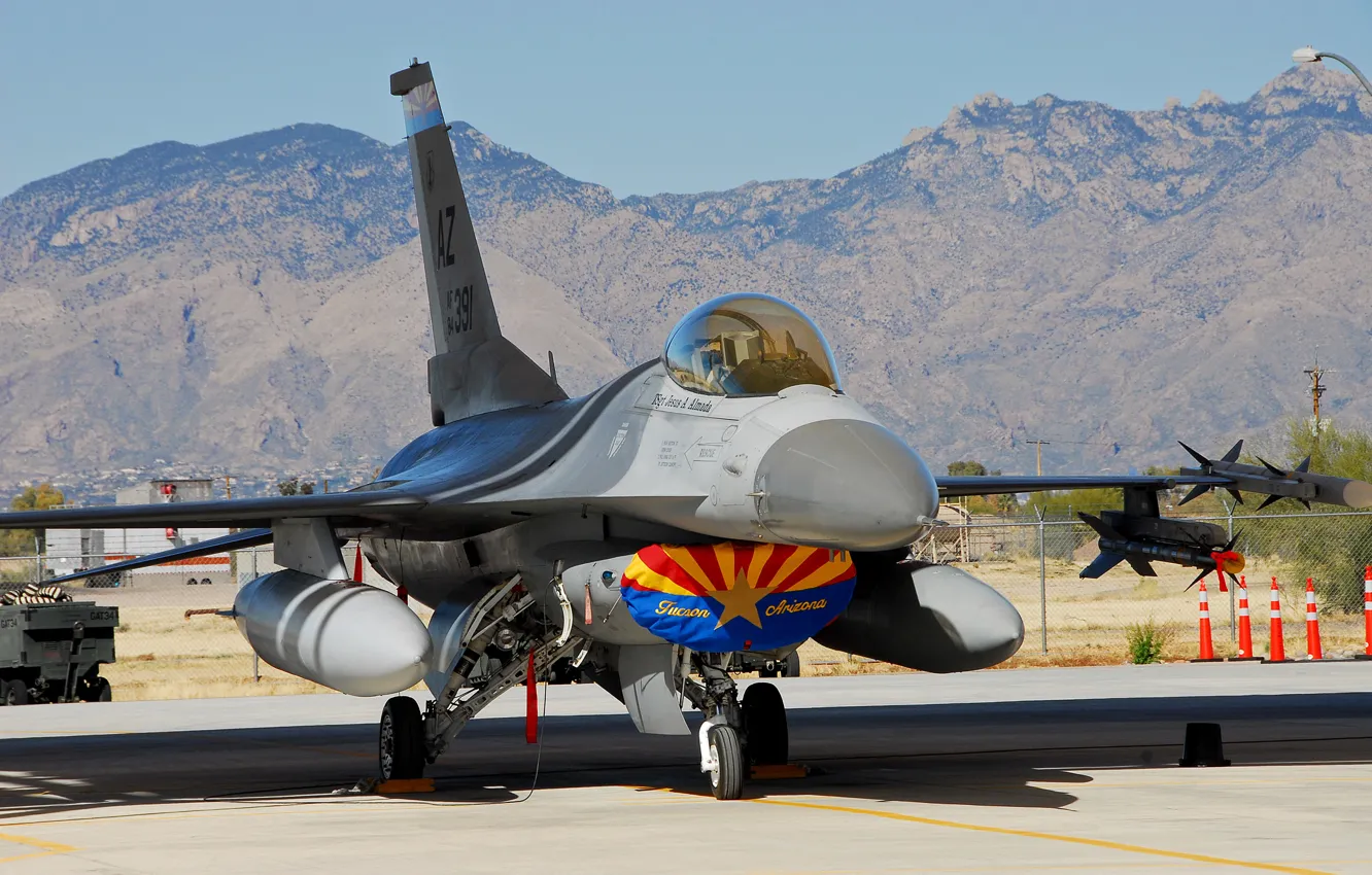 Фото обои горы, истребитель, ракеты, бомбы, Fighting, Falcon, ВВС США, F-16CJ