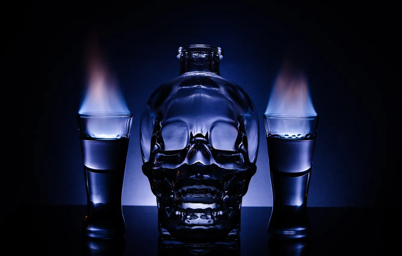 Фото обои пламя, череп, бутылка, водка, рюмки