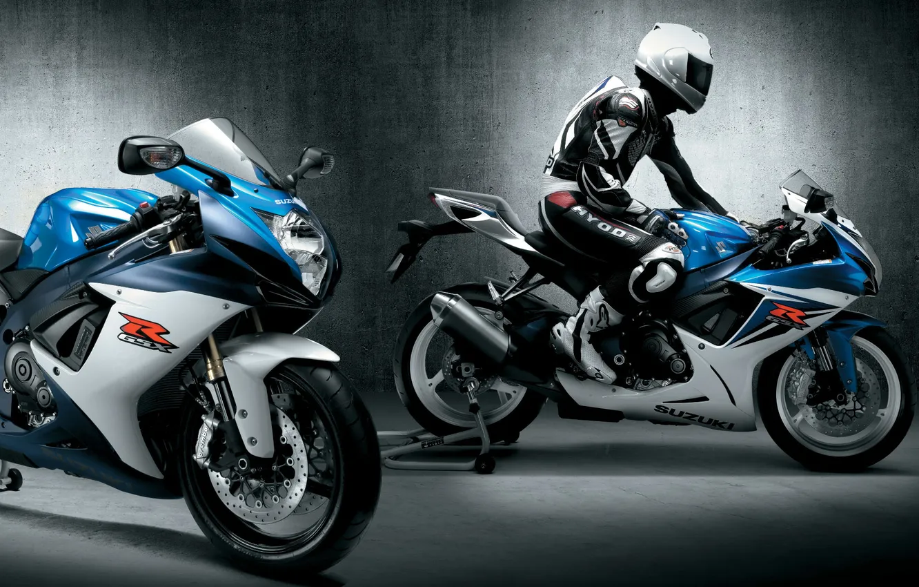 Фото обои стены, освещение, мотоцикл, суперспорт, спортивный, Спортбайк, мотогонщик, Suzuki GSX-R 600