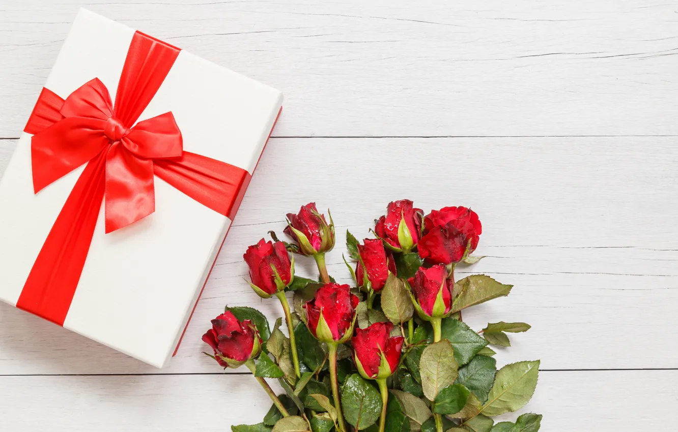 Фото обои цветы, подарок, розы, букет, красные, red, бутоны, wood