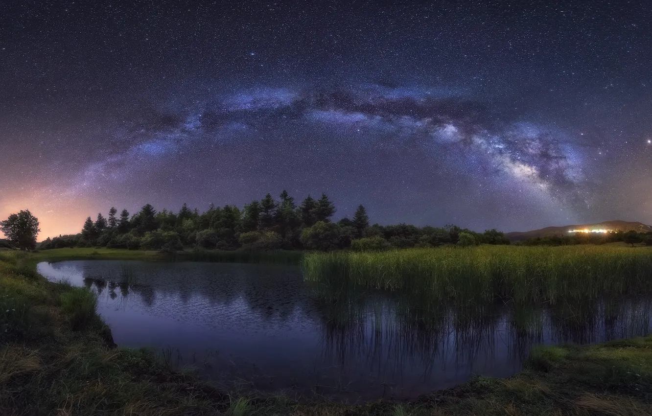 Фото обои небо, звезды, деревья, ночь, озеро, млечный путь