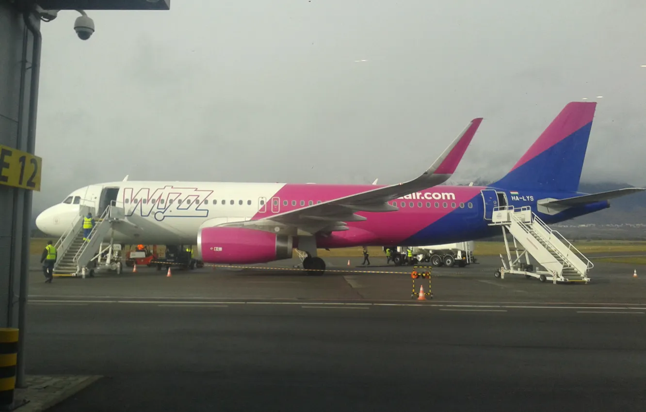 Фото обои pink, flight, Air, fly, Slovakia, Airport, Tatry, poprad