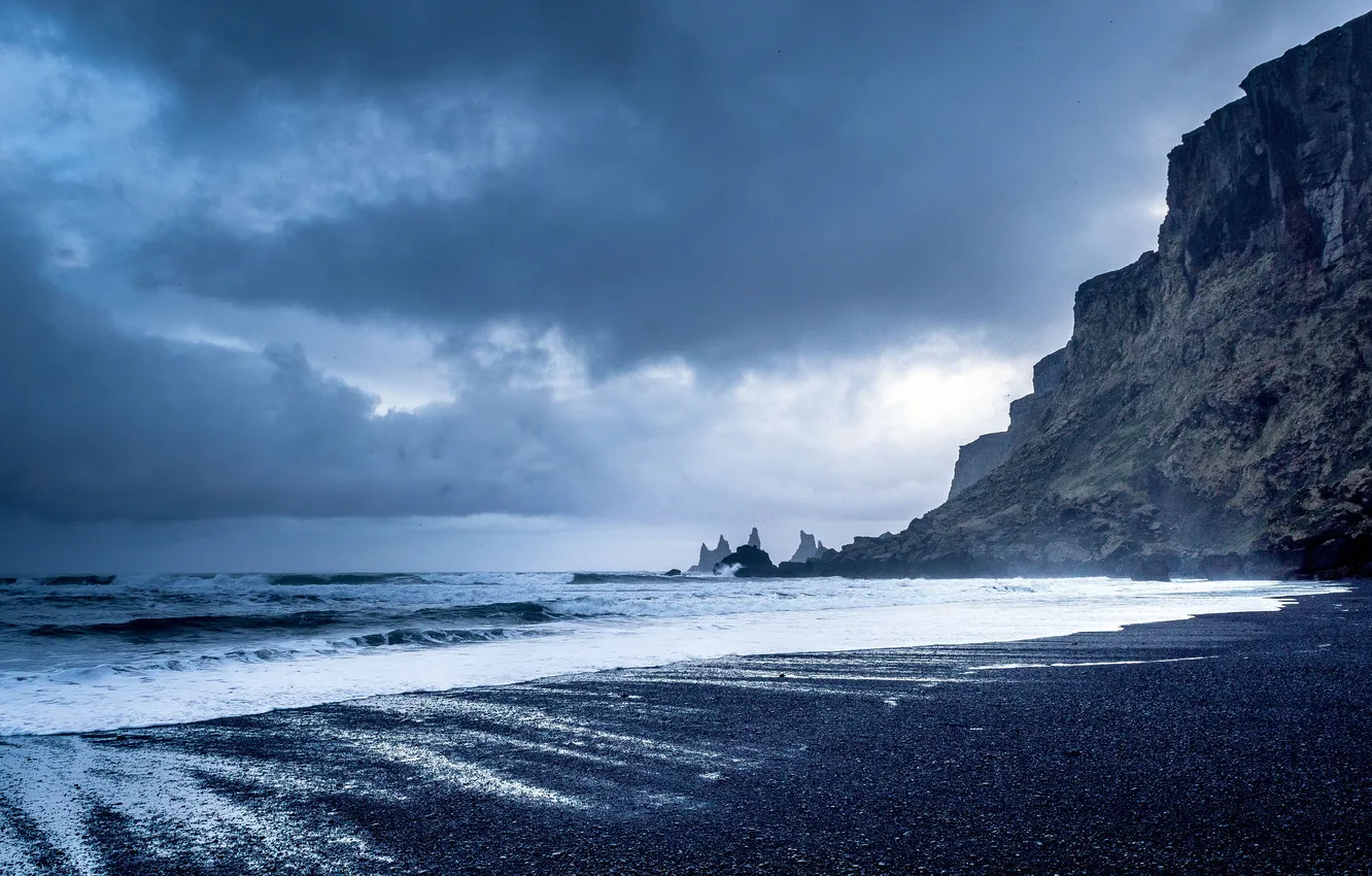 Фото обои Исландия, Iceland, Vik, Вик, Organ Rock Cliffs, Пляж с черным песком, Black Sand Beach, скалы …
