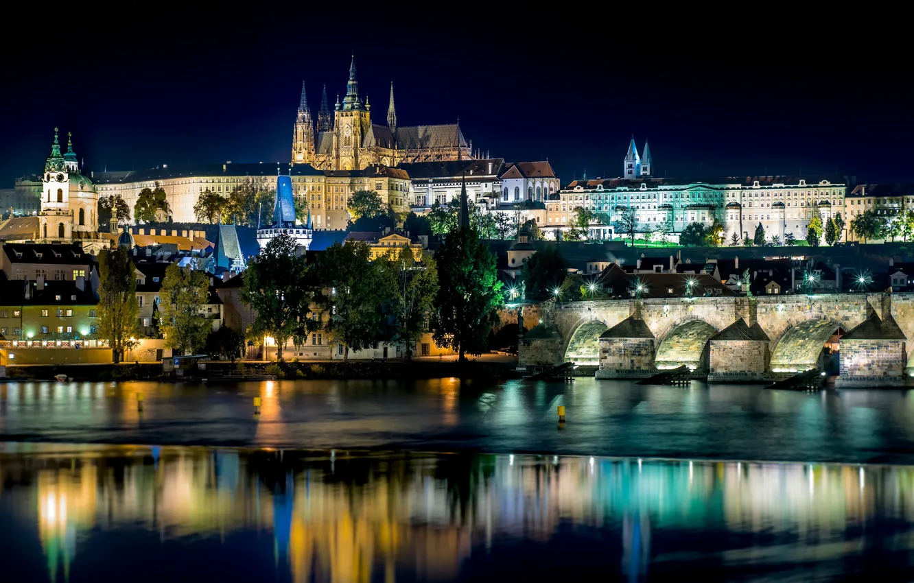 Фото обои ночь, мост, город, огни, отражение, река, Прага, Чехия
