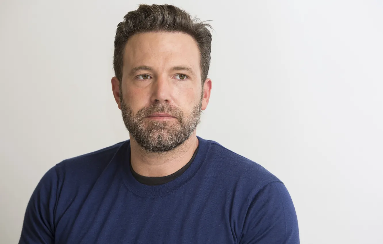 Фото обои Бен Аффлек, Ben Affleck, на пресс-конференции фильма «Расплата», The Accountant, 44 года