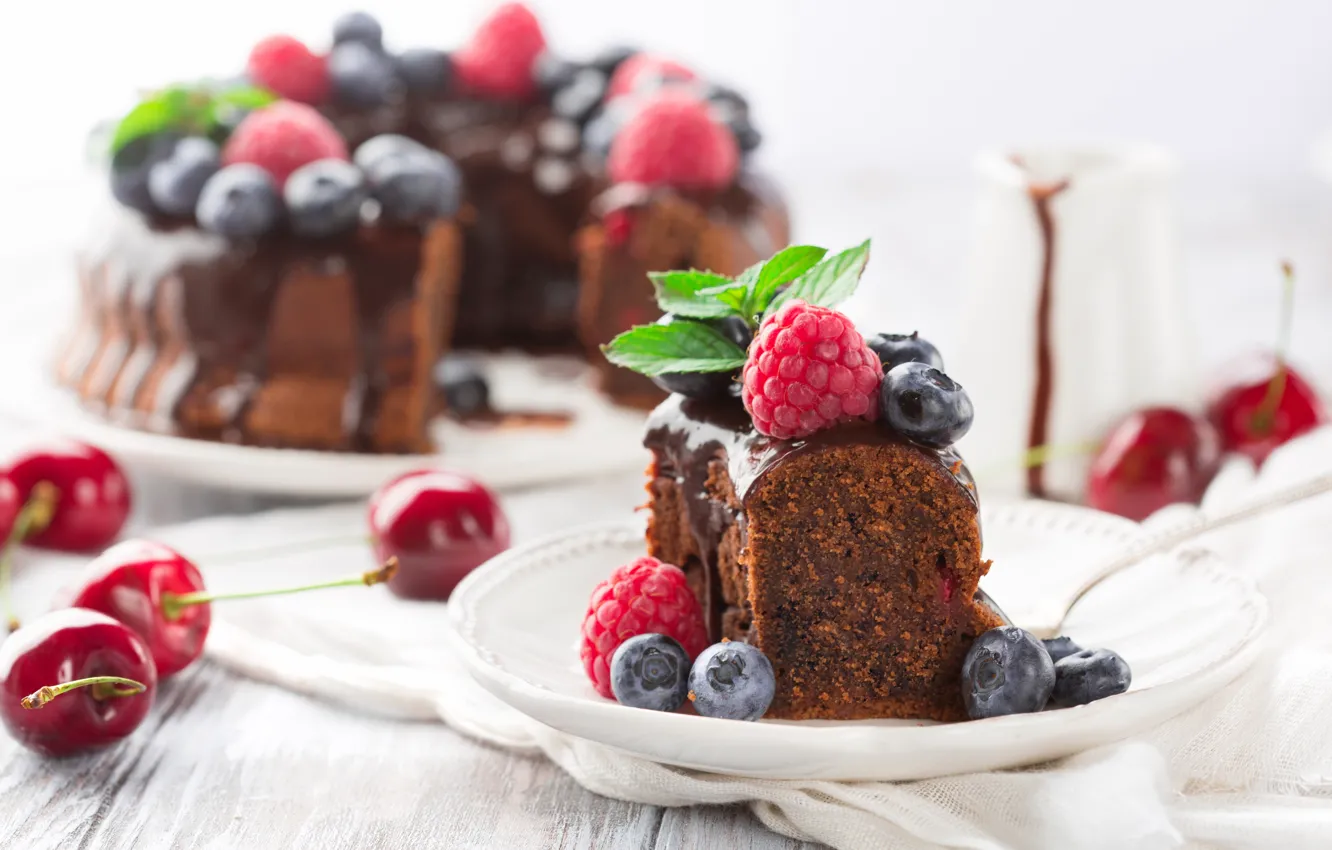 Фото обои вишня, малина, еда, шоколад, черника, торт, крем, выпечка