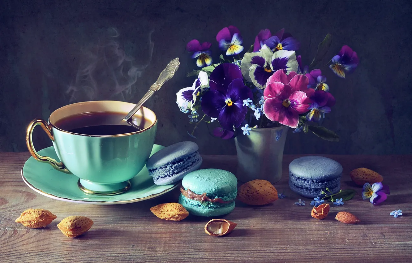 Фото обои цветы, кофе, чашка, орехи, анютины глазки, пирожные, миндаль, незабудки