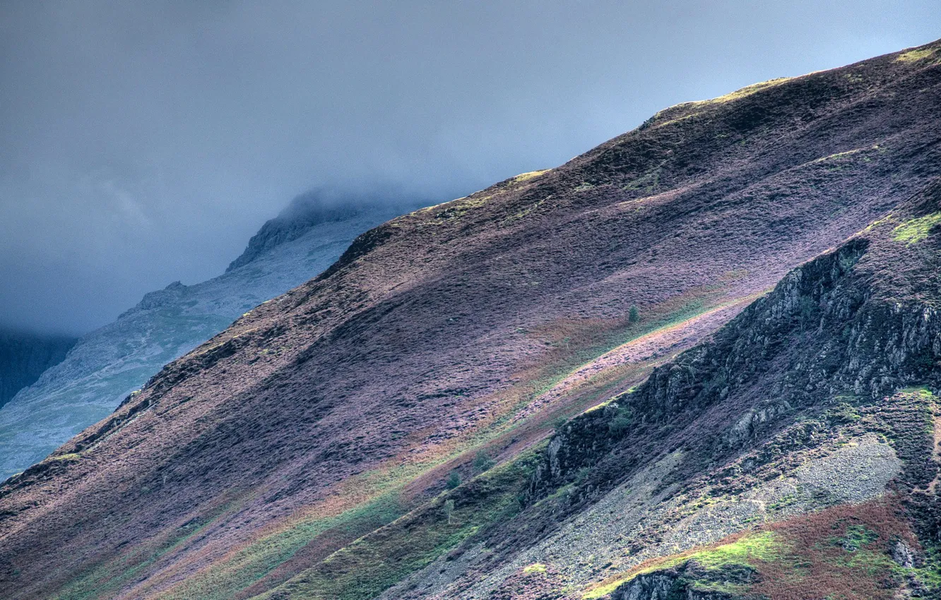 Фото обои небо, трава, облака, горы, склон, шотландия