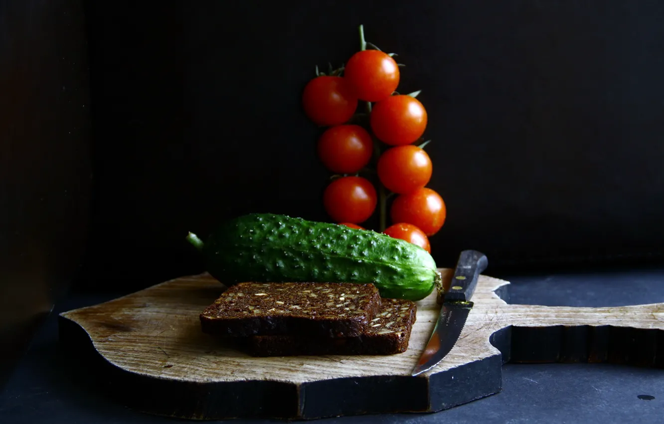Фото обои еда, огурец, хлеб, нож, помидоры
