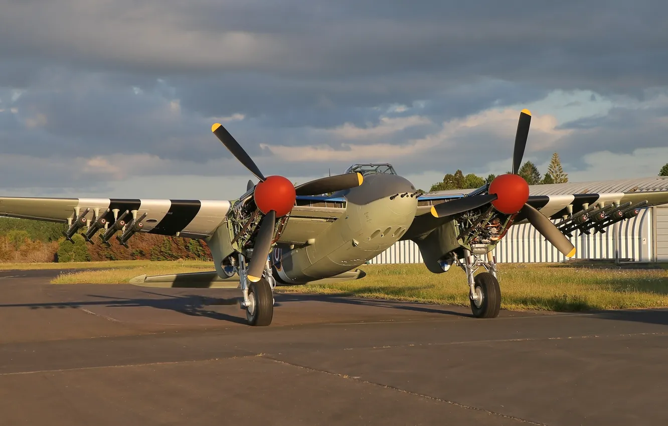 Фото обои Винт, Стоянка, RAF, Вторая Мировая Война, Ночной истребитель, Шасси, Mosquito, de Havilland Aircraft Company