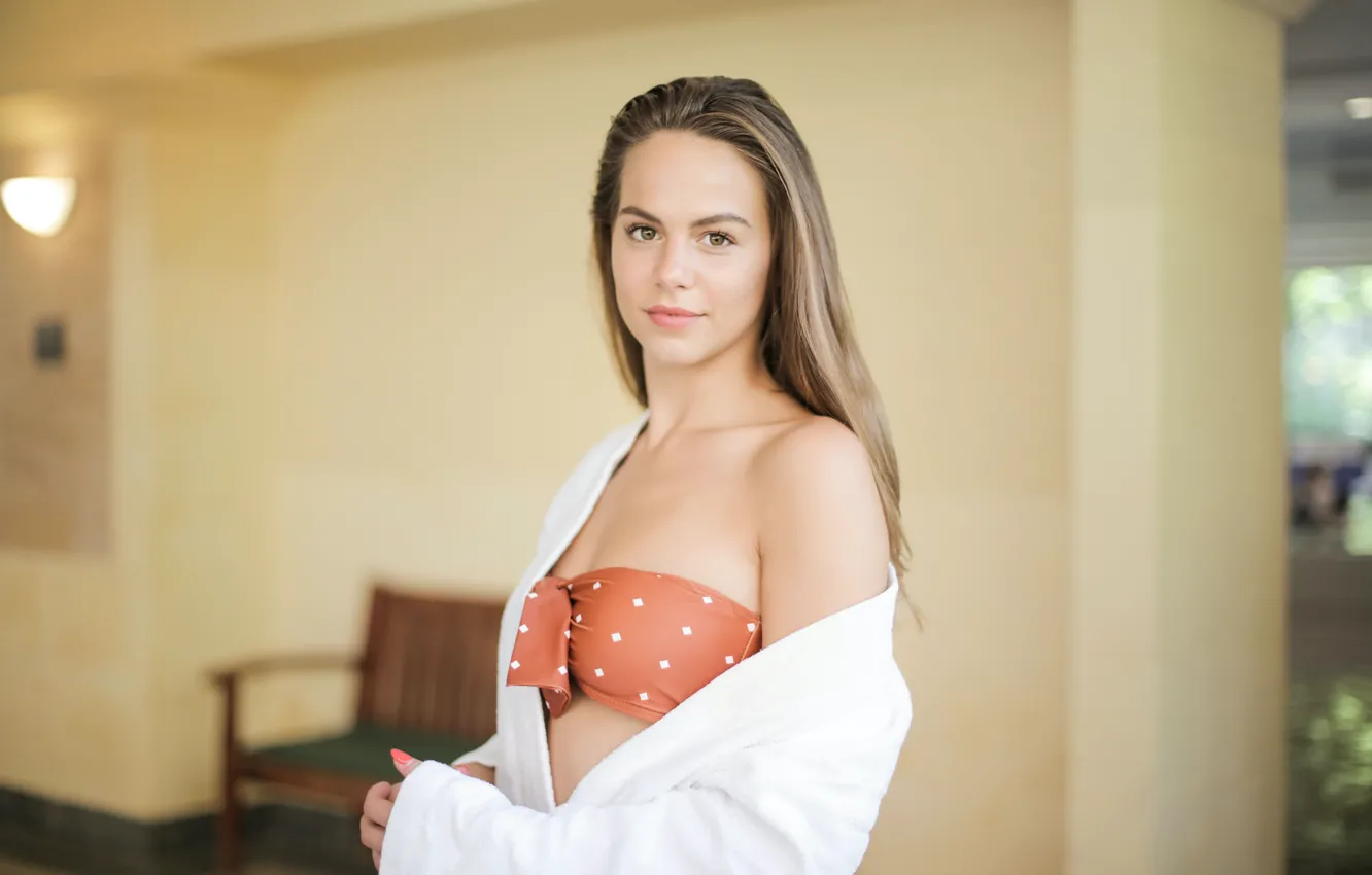 Фото обои взгляд, простота, красота, brown eyes, красивая девушка, beauty, simplicity, карие глаза