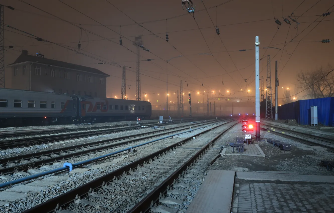 Фото обои ночь, путь, вокзал, железные дороги, ростов-на-дону