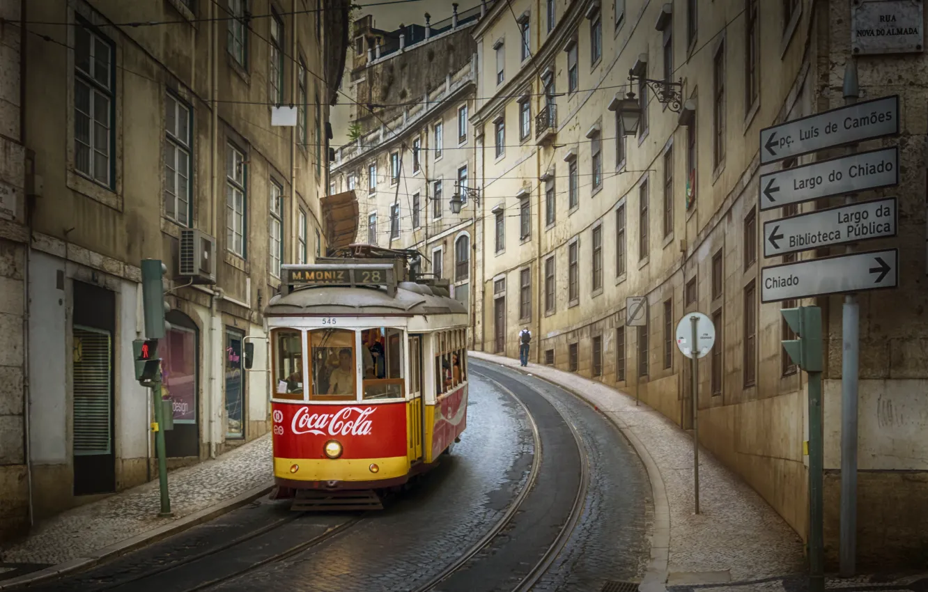Фото обои город, улица, трамвай, Португалия, Лиссабон