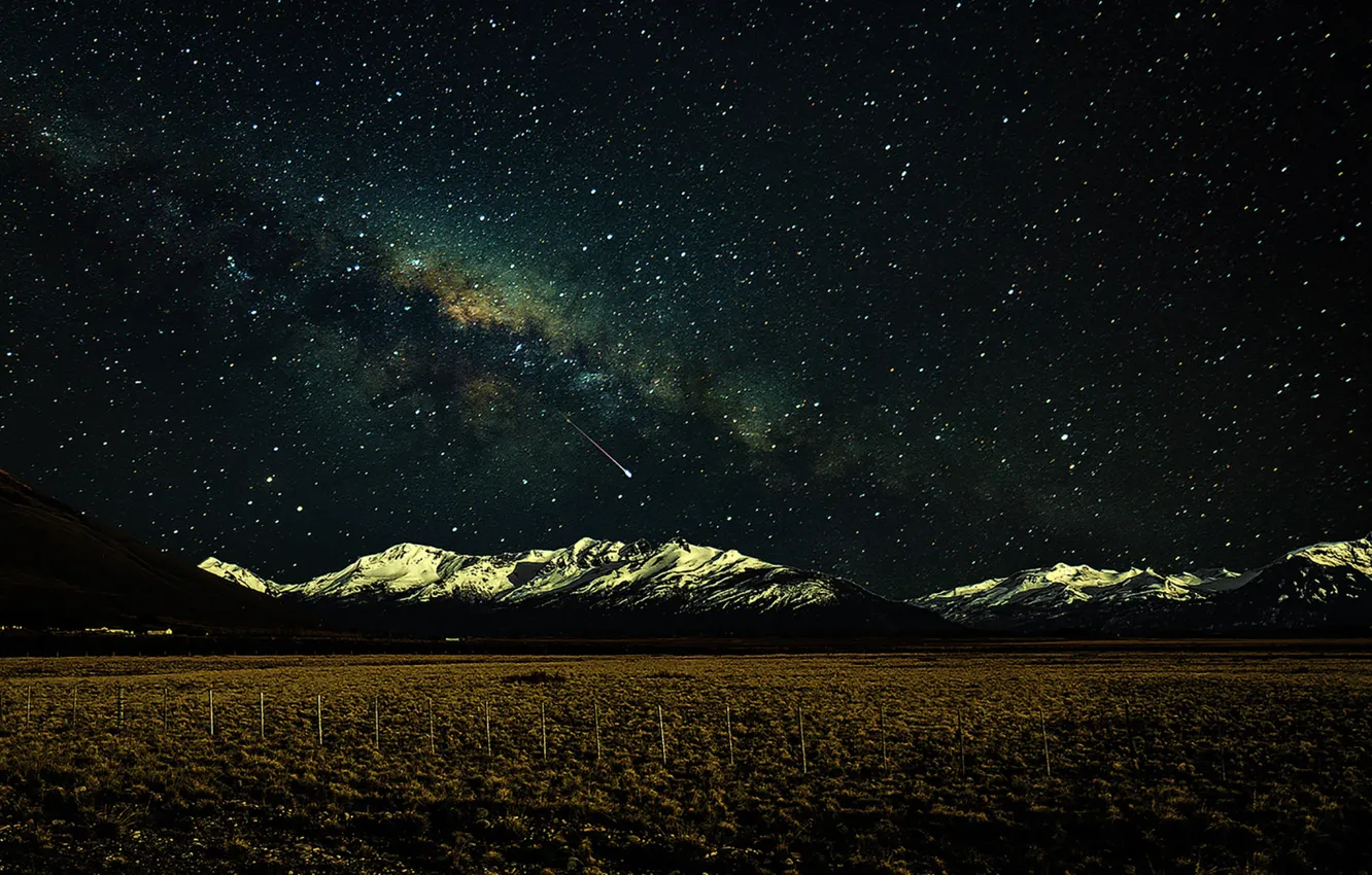 Фото обои космос, звезды, снег, горы, забор, поля, Млечный Путь, тайны