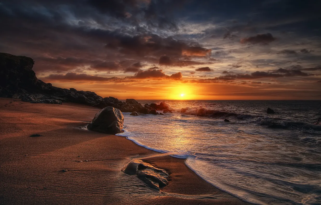 Фото обои море, пляж, камни, скалы, утро