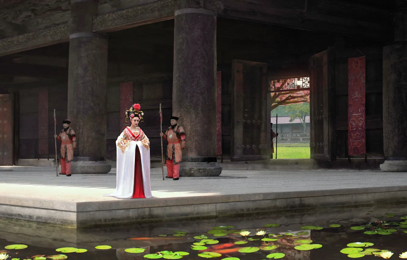 Фото обои колонны, водоём, кувшинки, стража, Chinese Temple