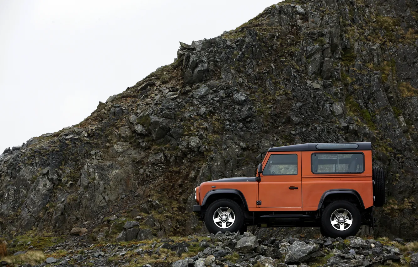 Фото обои Land Rover, 2009, Defender, Limited Edition, у скалы