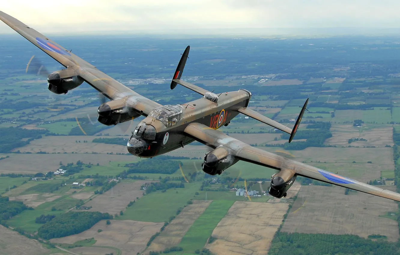 Фото обои полет, ретро, самолет, ландшафт, бомбардировщик, Avro Lancaster
