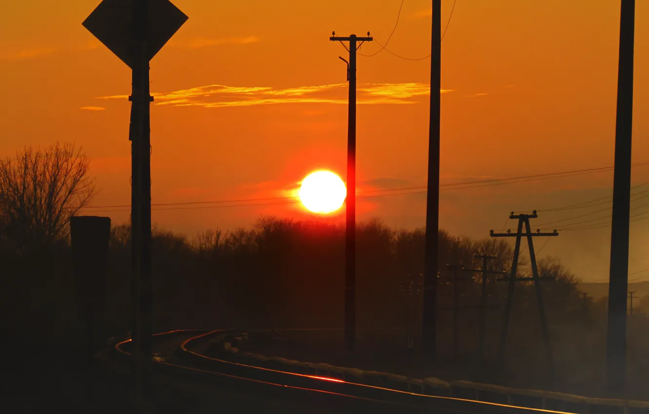 Фото обои небо, солнце, закат, железная дорога, sunshine, sunset, railway, moldova