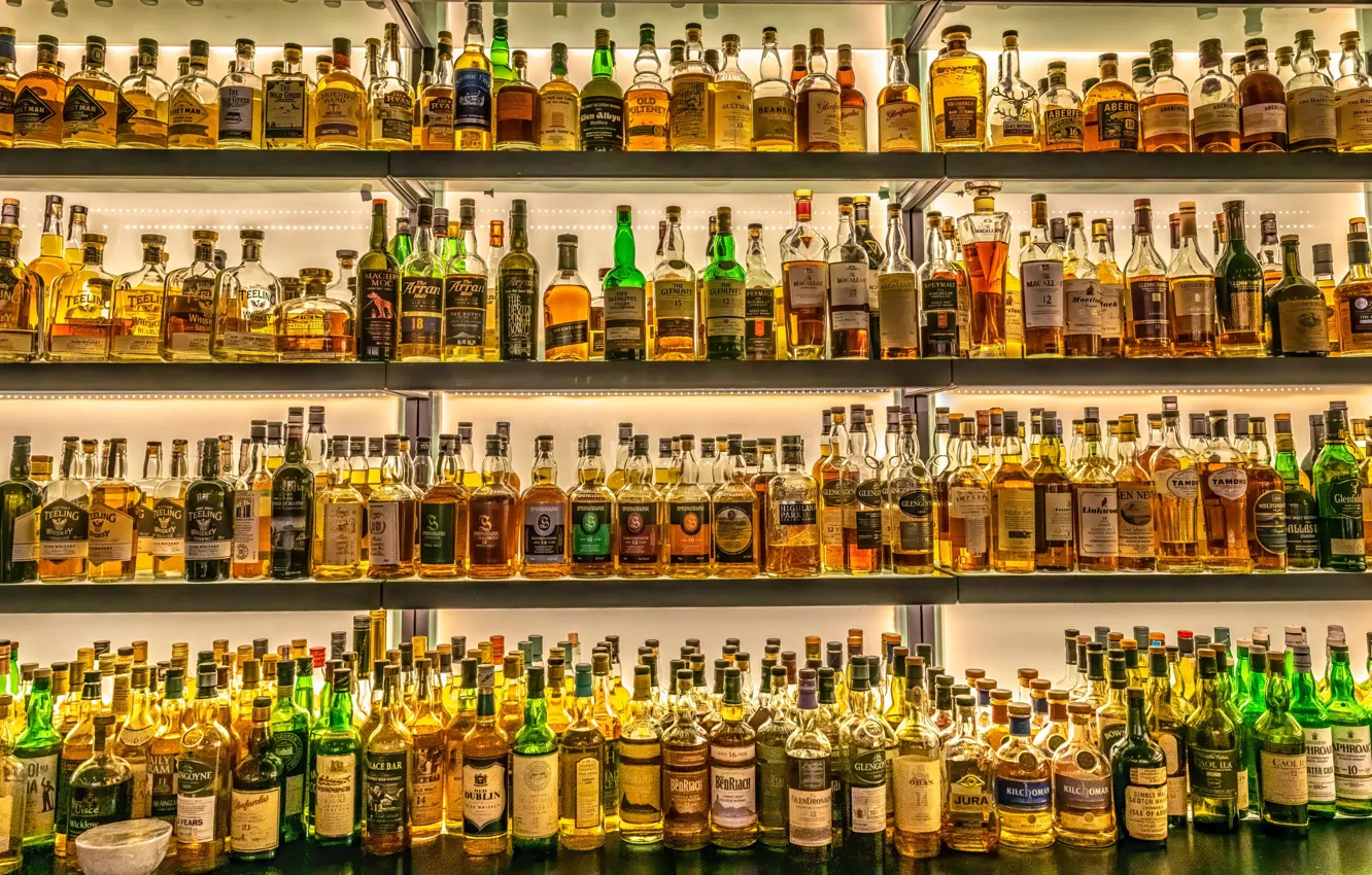 Фото обои бутылки, Ирландия, виски, whiskey, Ireland, bottles, Dublin, Дублин
