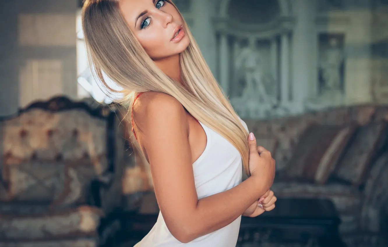 Фото обои взгляд, поза, модель, портрет, интерьер, руки, макияж, фигура