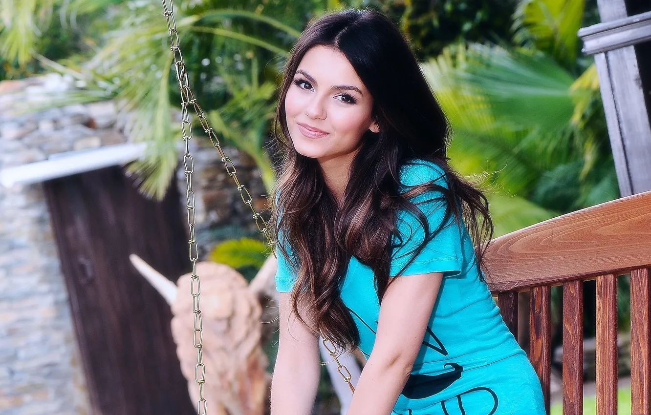Фото обои взгляд, девушка, брюнетка, красотка, victoria justice