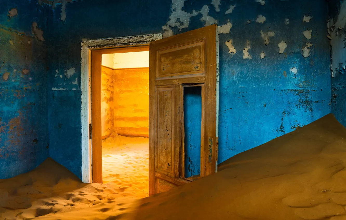 Фото обои песок, дом, дверь