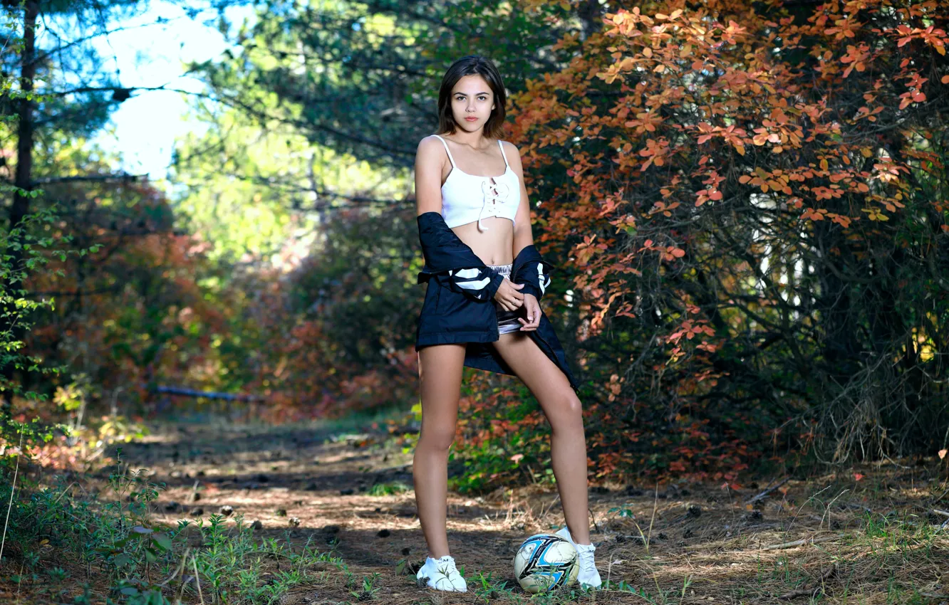 Фото обои girl, shorts, beautiful, brunette, ball, cute, sneakers