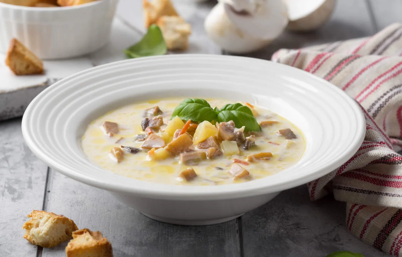 Фото обои суп, миска, базилик, крутоны, гренки
