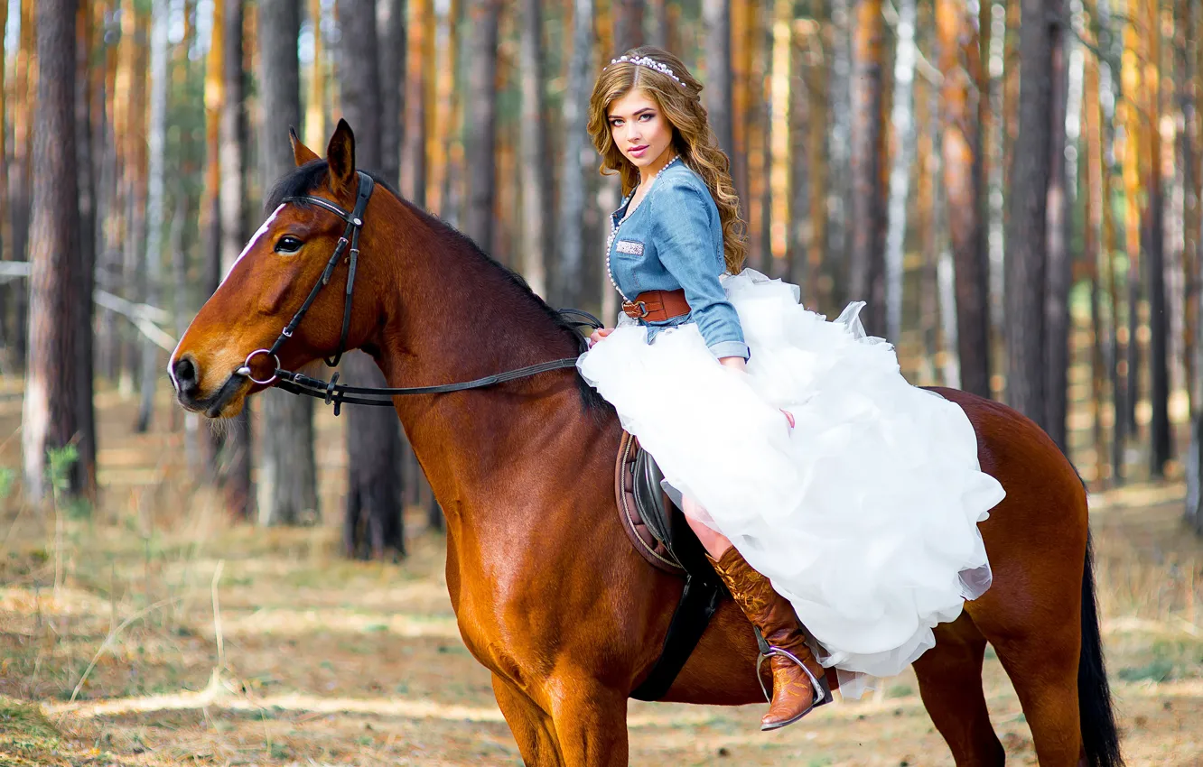 Фото обои солнце, деревья, природа, конь, лошадь, сапоги, макияж, платье