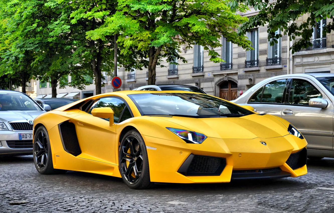 Фото обои lamborghini, street, aventador, lp700-4