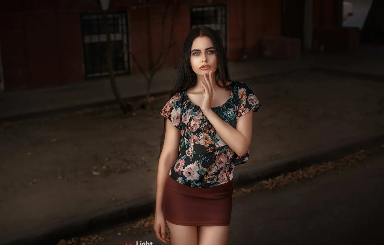 Фото обои дом, мини юбка, на улице, стоя, девушка позирует, городская фотосессия