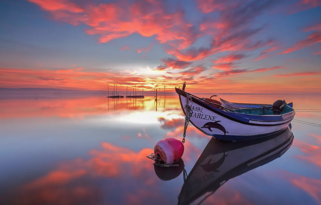 Фото обои небо, отражение, рассвет, лодка, утро, Португалия, лагуна, Portugal