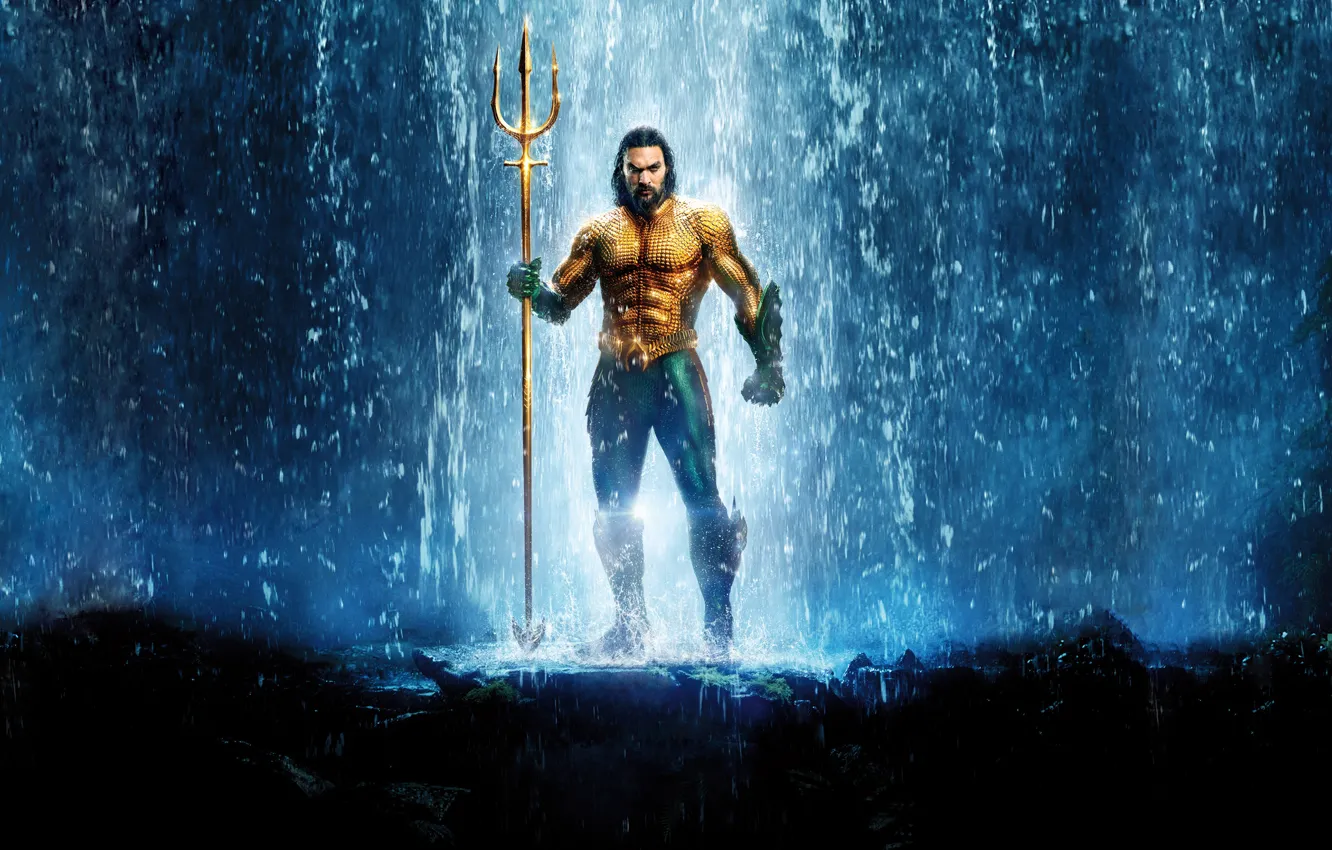 Фото обои водопад, трезубец, Aquaman, Jason Momoa, Джейсон Момоа, Аквамен