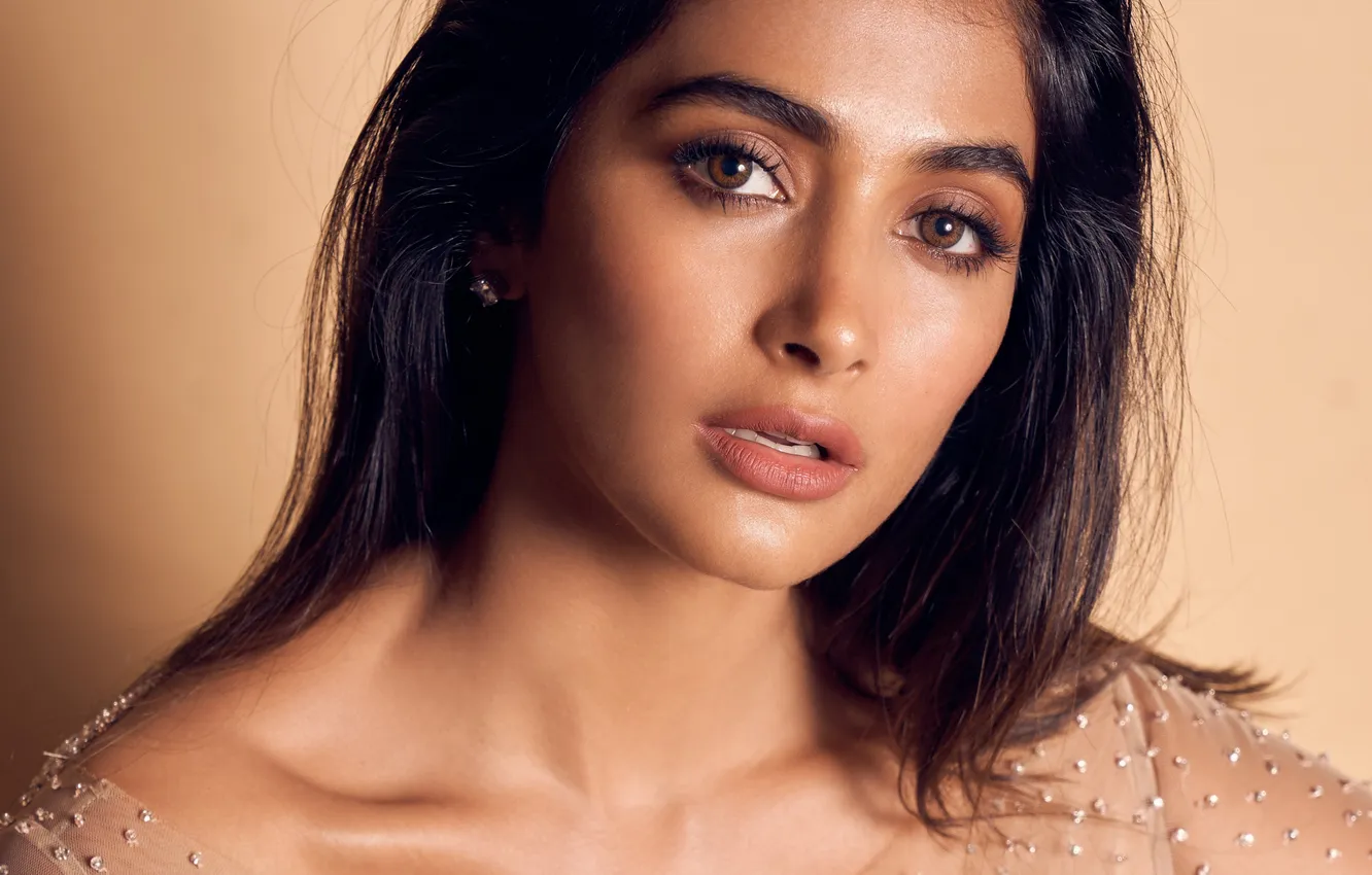 Фото обои Portrait, Makeup, Earrings, Top, Pooja Hegde, Indian actress, Bollywood actress