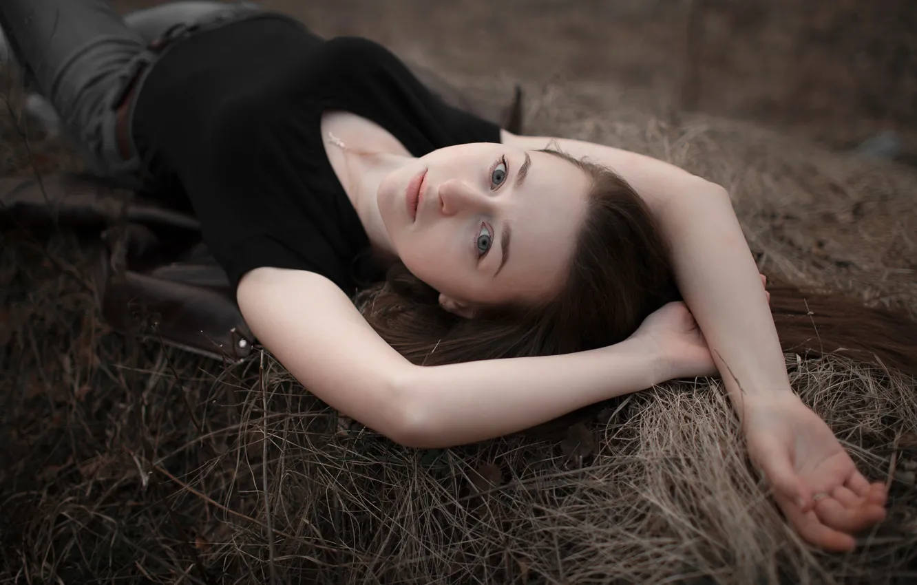 Фото обои nature, model, women, jeans, brunette, T-shirt, women outdoors, black t-shirt