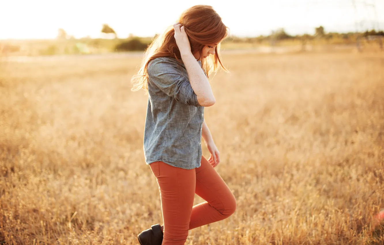 Фото обои поле, трава, девушка, природа, рыжеволосая, Danielle