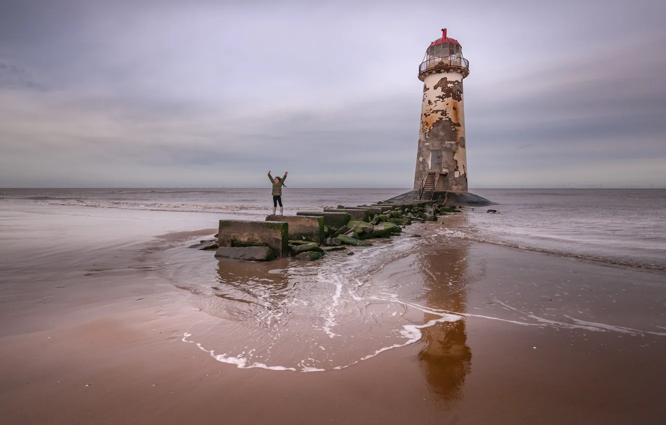 Фото обои море, берег, маяк, девочка