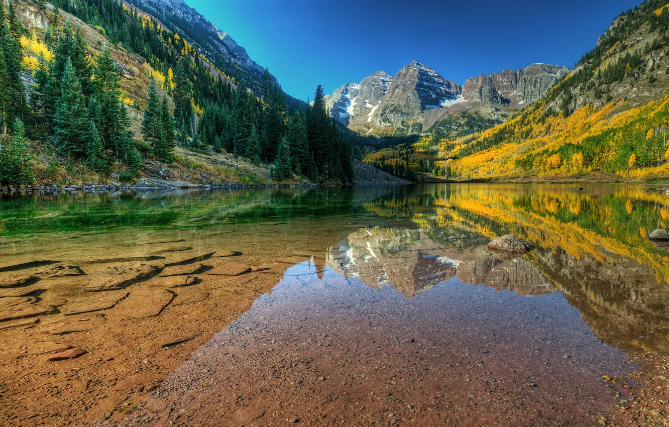 Фото обои осень, вода, прозрачность, озеро, камни, гора