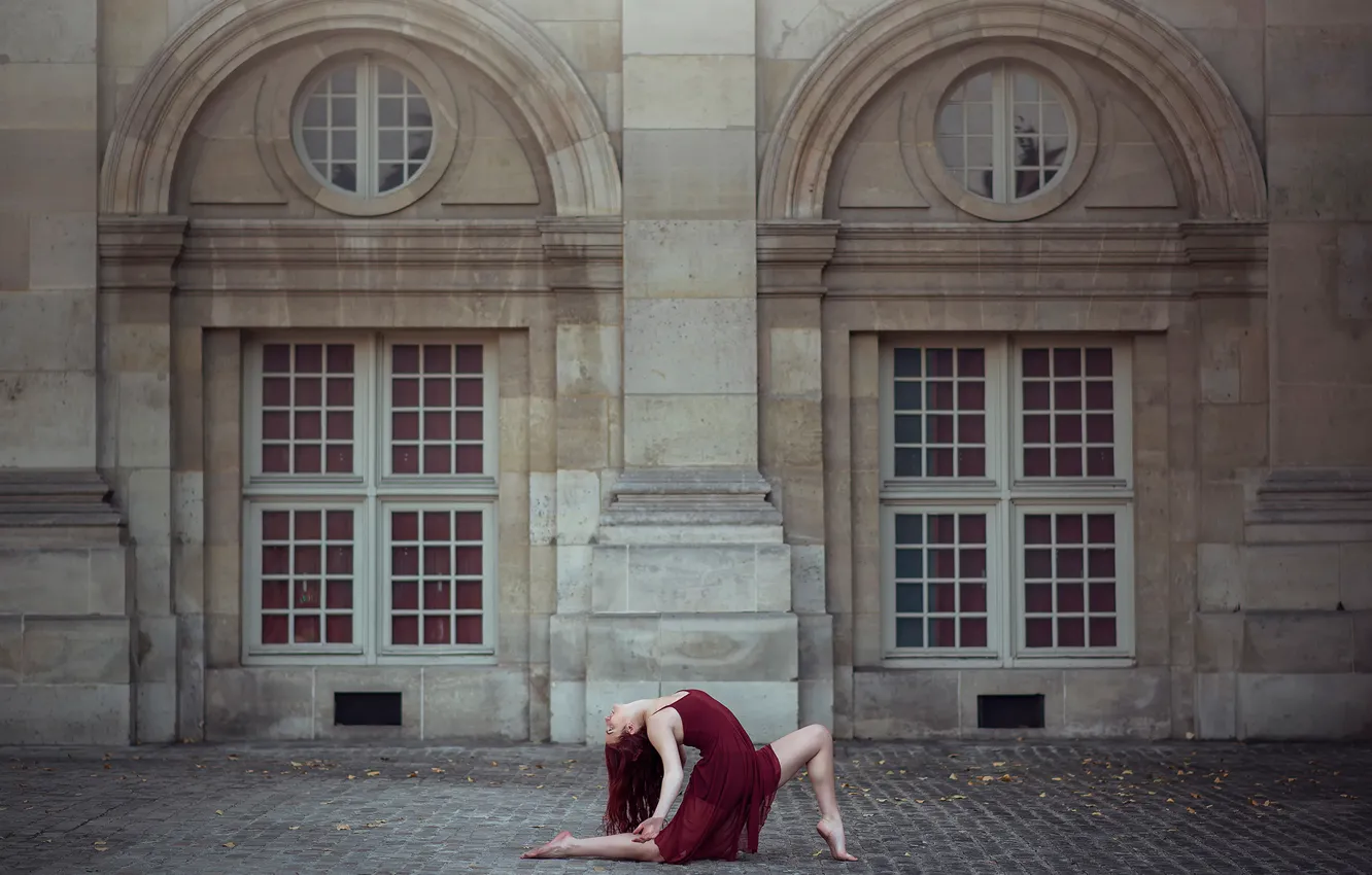 Фото обои девушка, город, Париж, танец, Annabelle Tricoire