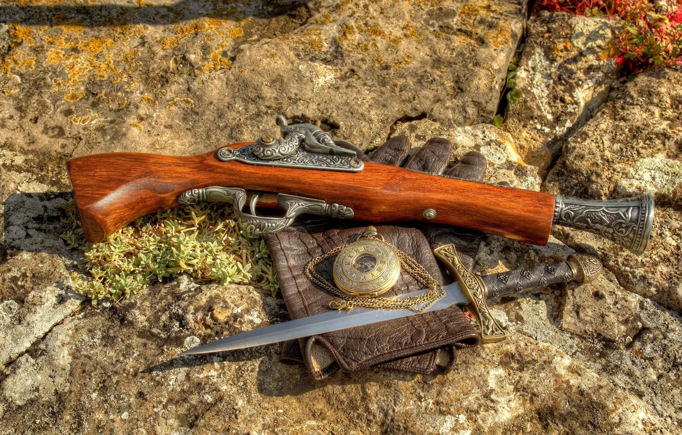Фото обои wood, knife, antique firearm
